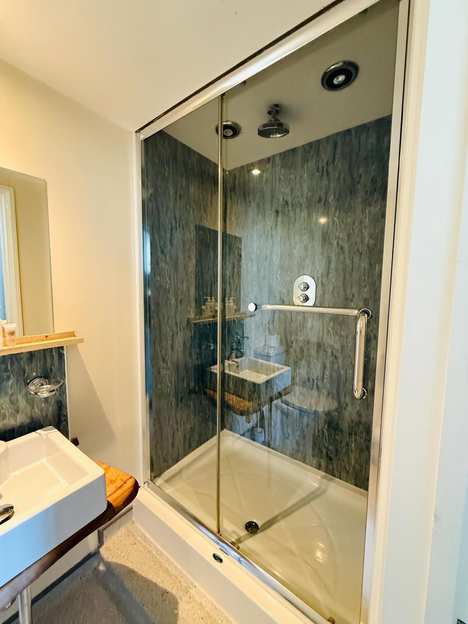 The Vale Hotel Cricklade Chambre photo