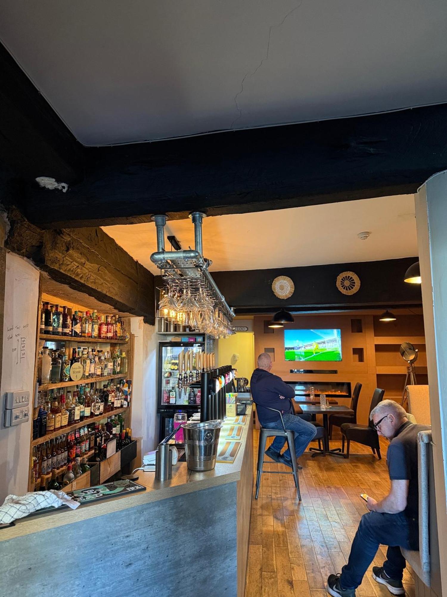 The Vale Hotel Cricklade Extérieur photo